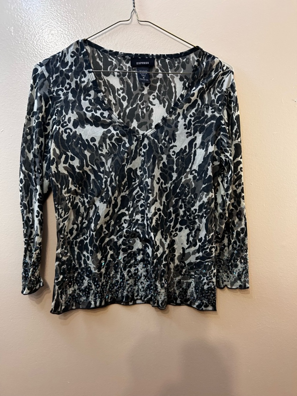 Express Black & White Animal Print Long Sleeve V-Neck Top